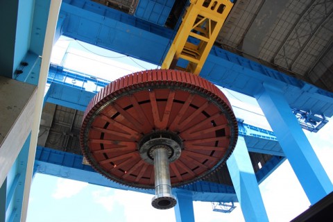 На гидроагрегате №4 Саратовской ГЭС установили ротор генератора