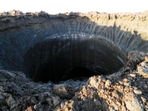 Полевые работы геологов в районе Ямальского кратера