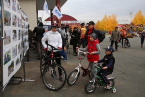 В параде велосипедистов приняли участие взрослые и дети, любители и профессионалы