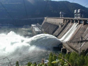 Новосибирская ГЭС открыла затворы водосливной плотины