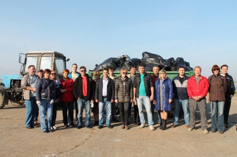 70 мешков мусора собрали гидроэнергетики на набережной Новочебоксарска
