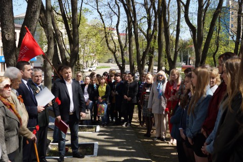 Смоленские энергетики ПАО «МРСК Центра» в канун 71-й годовщины Великой Победы почтили память павших воинов-освободителей и поздравили ветеранов
