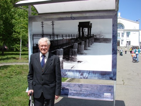 Ко Дню Россииоткрылась уличная фотовыставка о строительстве Новосибирской ГЭС