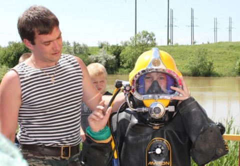 Воспитанники Балахоновского детского дома познакомились с профессией водолаза