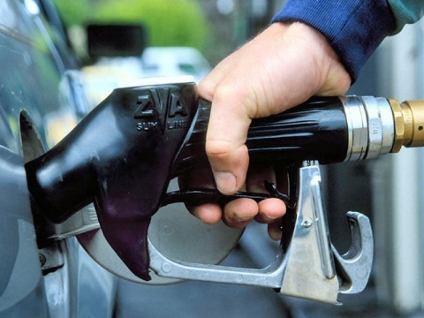 ФАС и Минэнерго проверят обоснованность роста цен на бензин