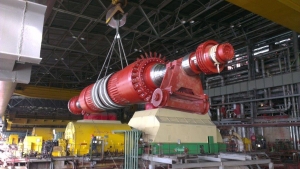 Ротор генератора нового турбоагрегата Новочебоксарской ТЭЦ-3 заведен в статор