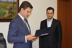 Александр Новак наградил бывшего заместителя Министра Михаила Курбатова званием «Почетный энергетик»